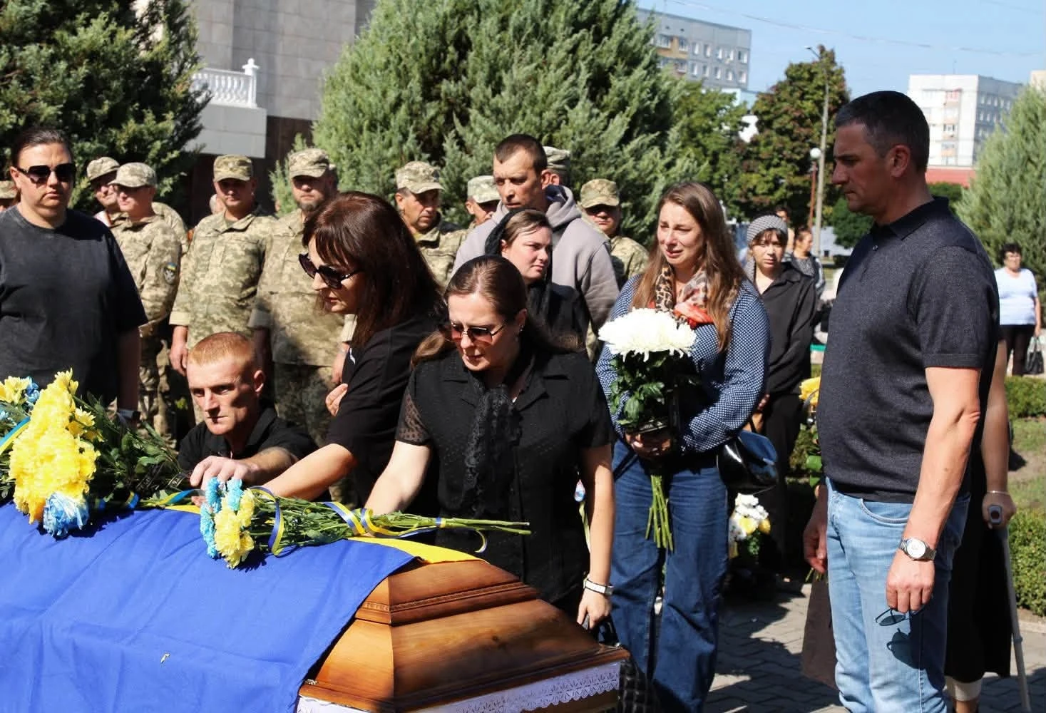 День міста, сповнений скорботи: Нетішин попрощався з захисником Михайлом Луцем
