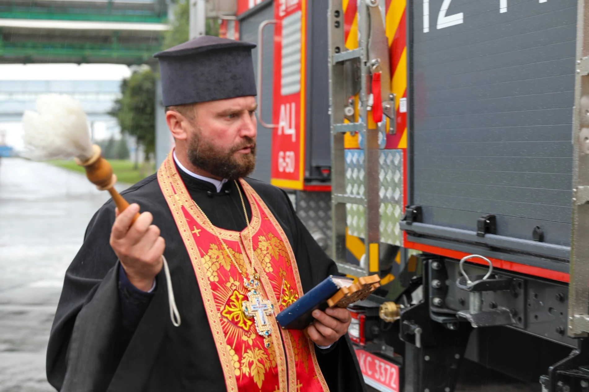 На Хмельницькій АЕС відзначили рятувальників і передали їм новий спецавтомобіль