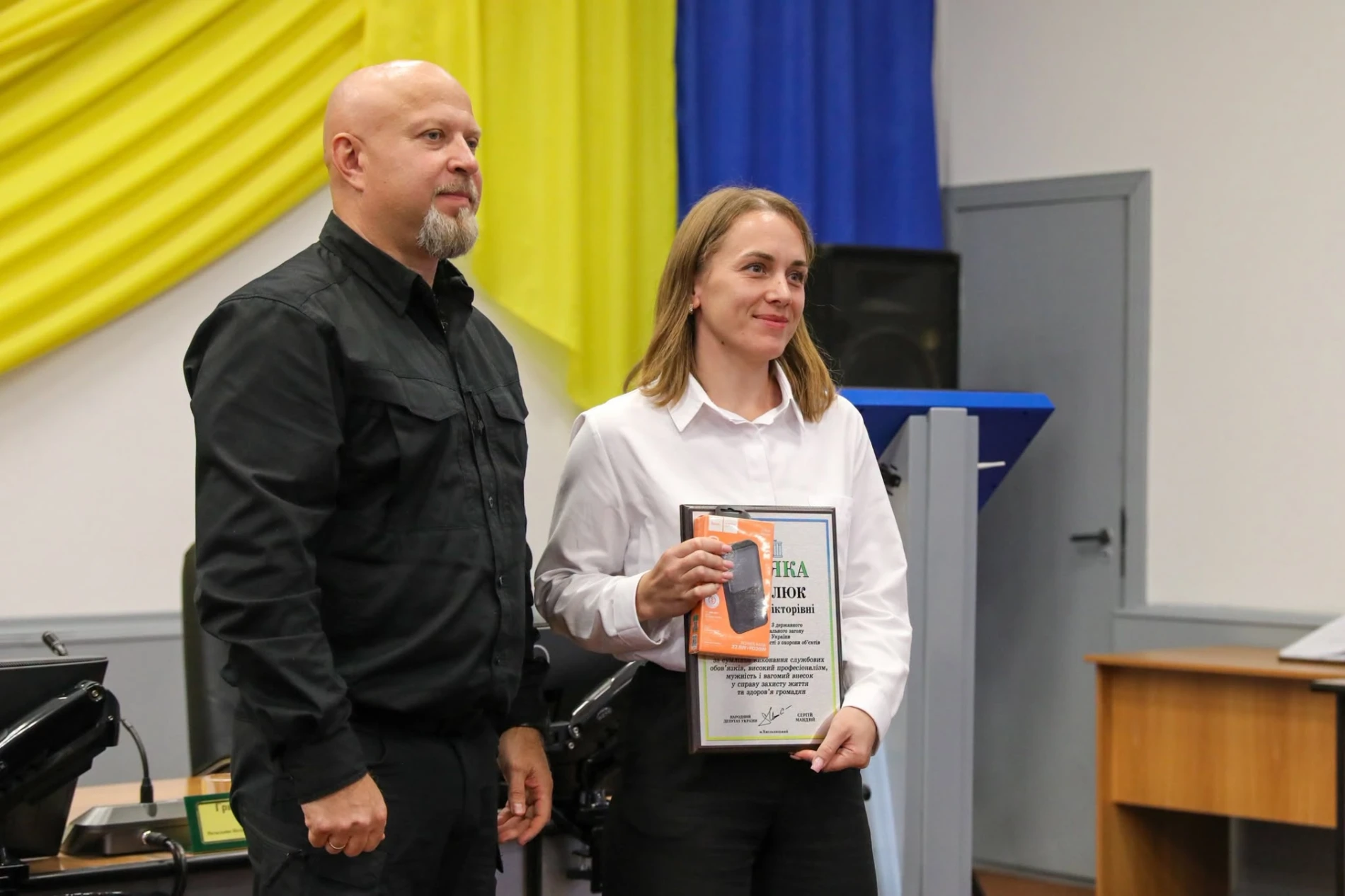 На Хмельницькій АЕС відзначили рятувальників і передали їм новий спецавтомобіль