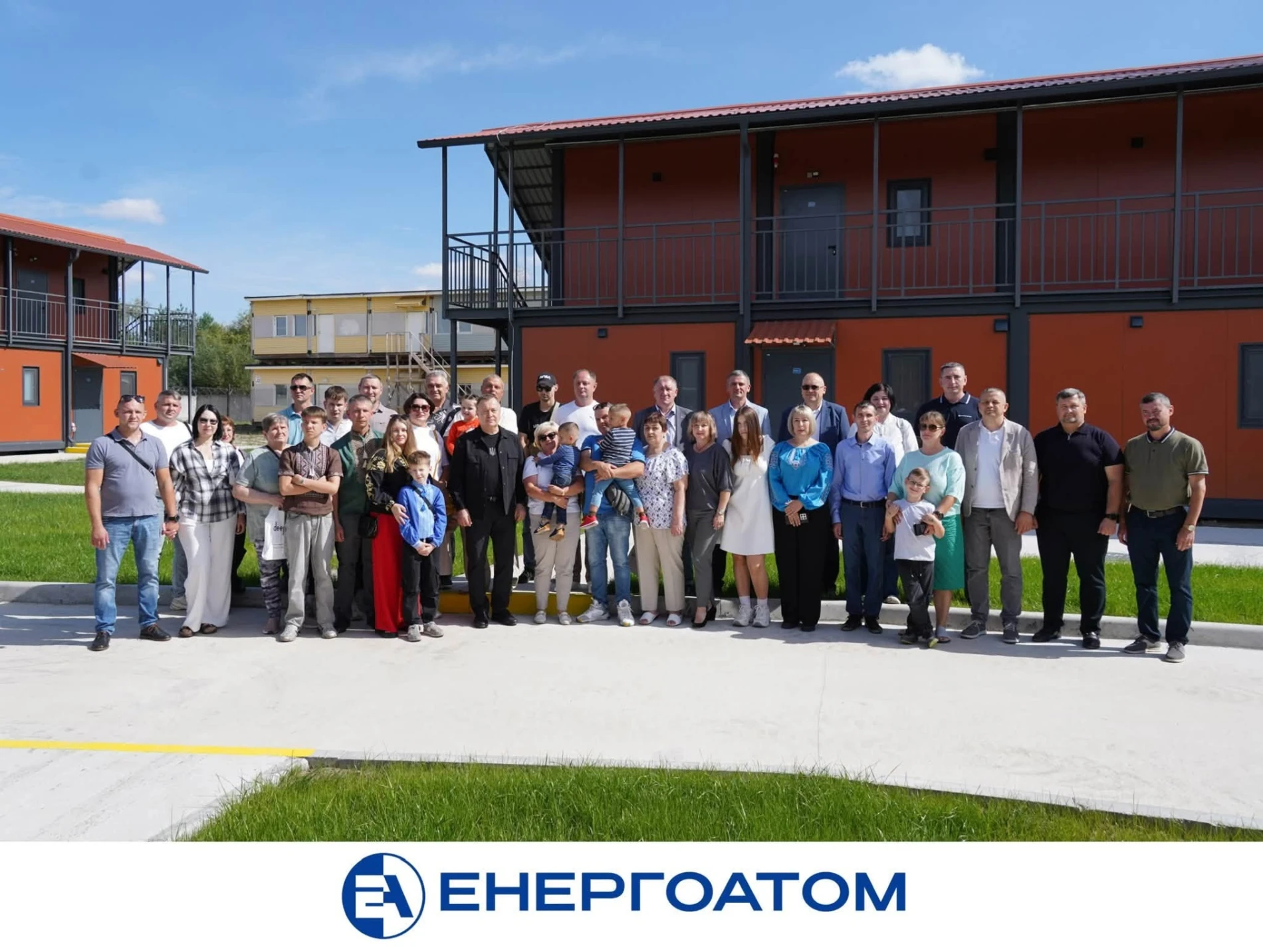 У Нетішині ключі від осель у модульному містечку отримали родини атомників Запорізької АЕС