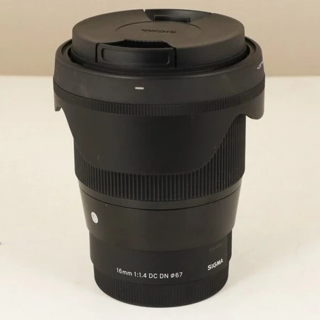 Світлосильний ширококутний фікс Sigma 16mm f/1.4 DC DN Contemporary на кроп-камерах Sony