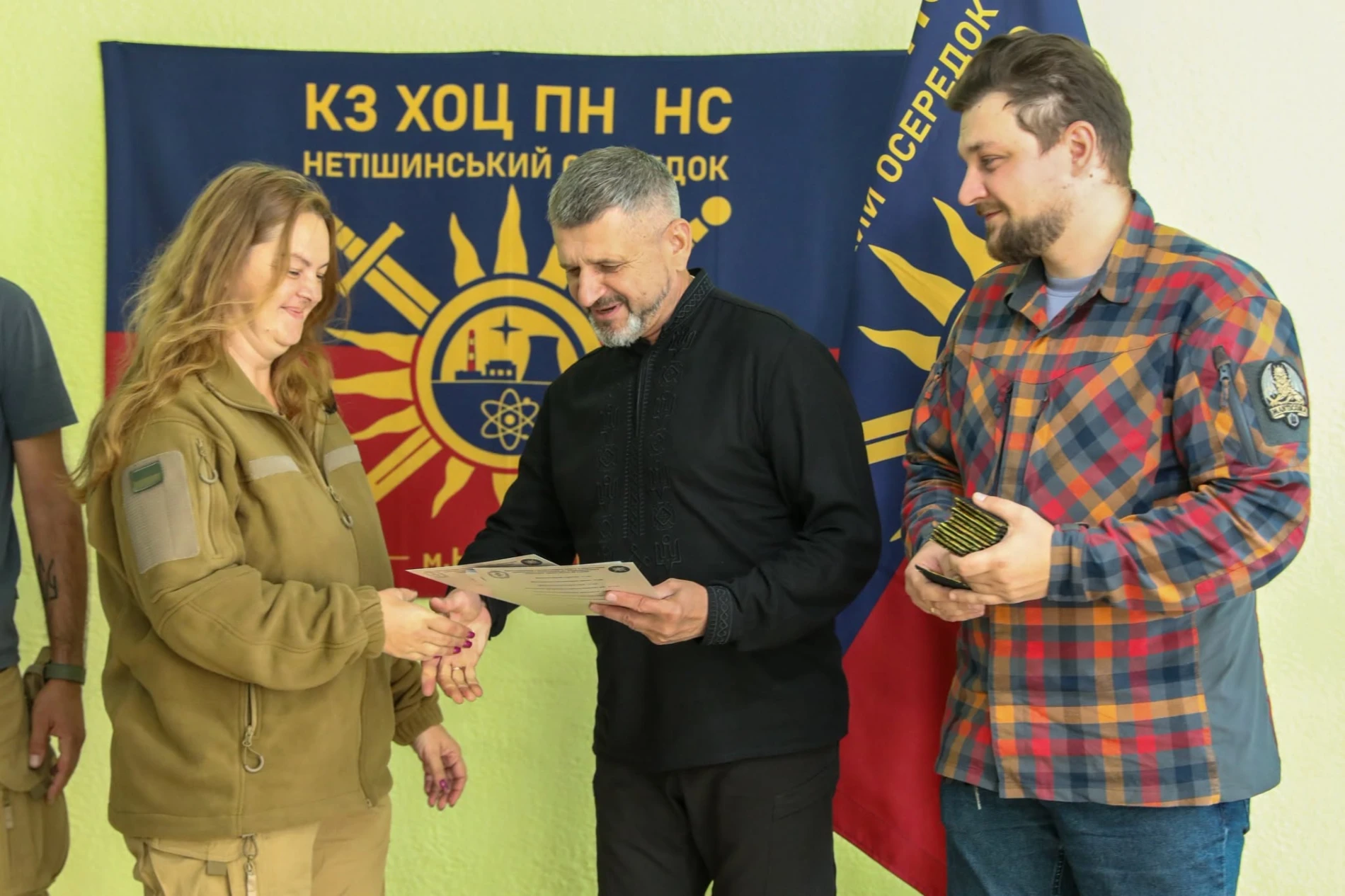 Перший випуск національного спротиву: у Нетішині завершили навчання 30 курсантів