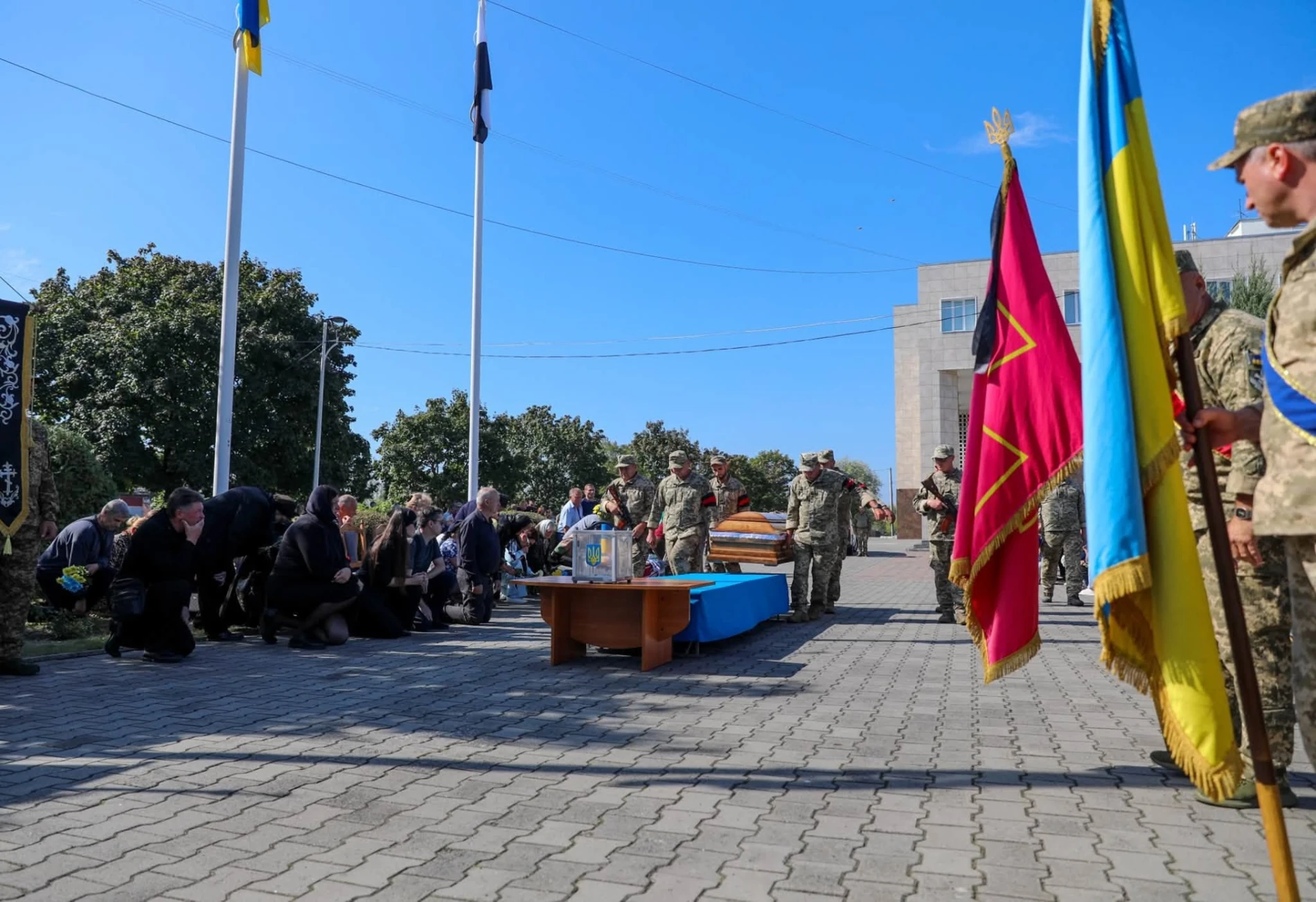 День міста, сповнений скорботи: Нетішин попрощався з захисником Михайлом Луцем
