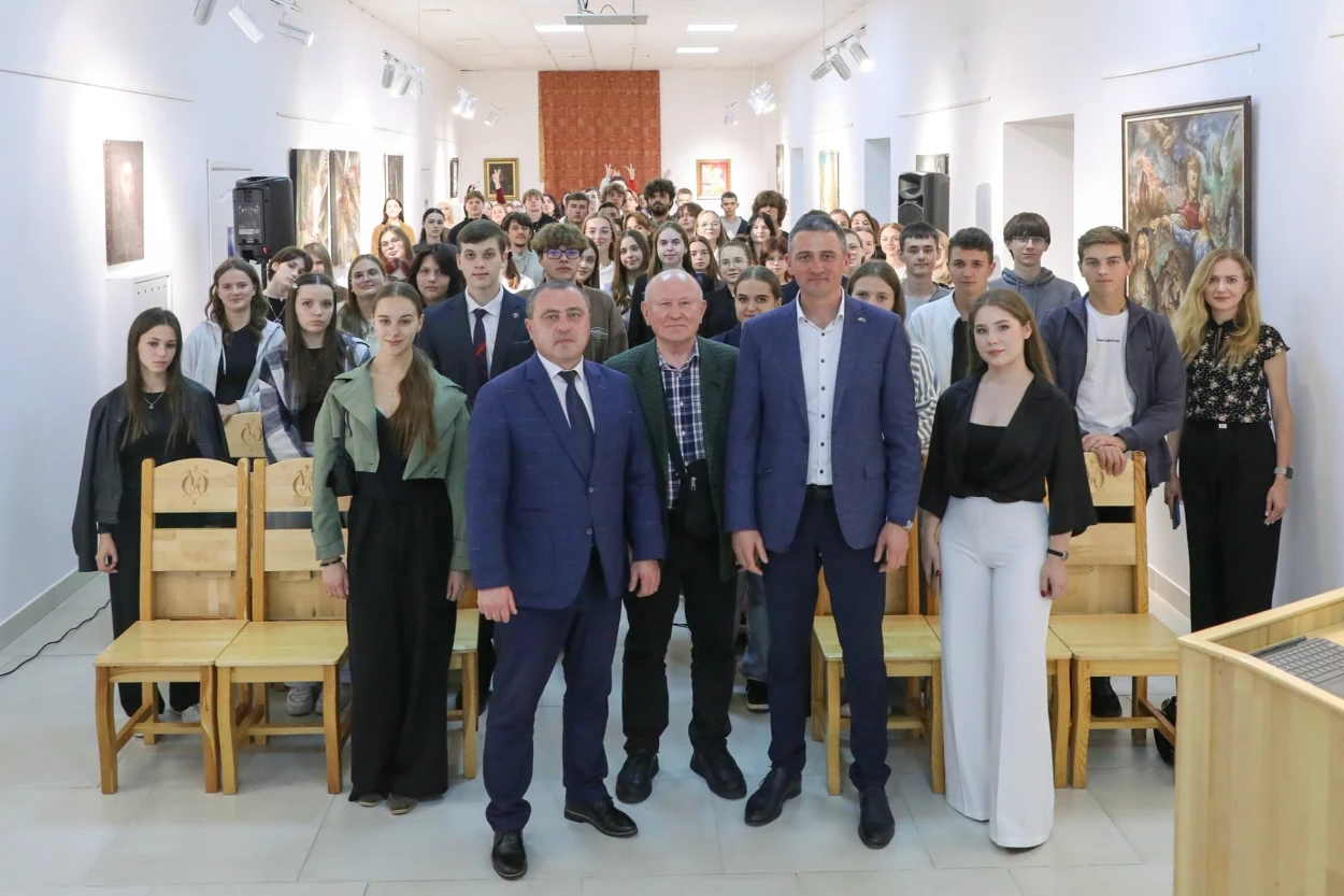 Атомна енергетика під час війни: гендиректор Хмельницької АЕС провів лекцію в Острозькій академії