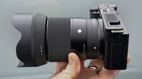 Світлосильний ширококутний фікс Sigma 16mm f/1.4 DC DN Contemporary на кроп-камерах Sony