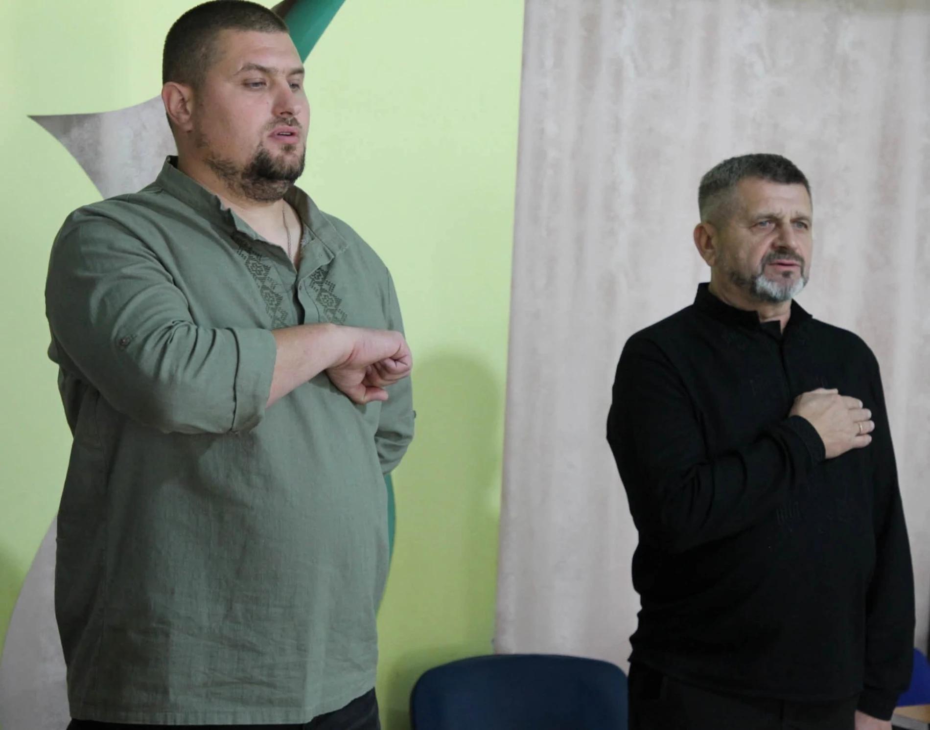 Перший випуск національного спротиву: у Нетішині завершили навчання 30 курсантів