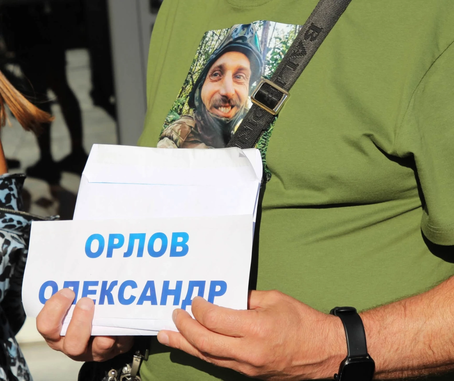 З іменами Героїв на грудях: у Нетішині понад 400 учасників долучилися до забігу пам'яті.