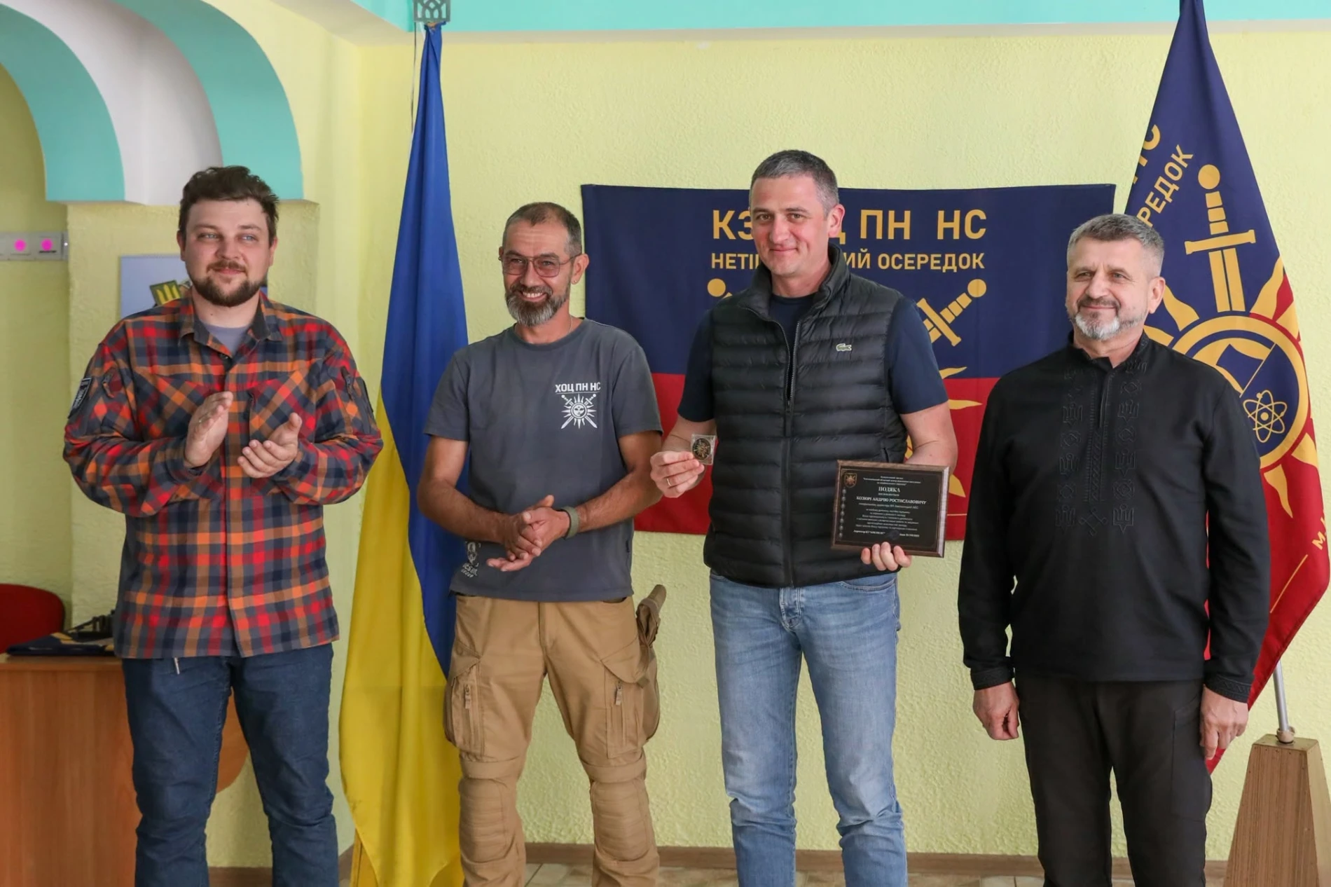 Перший випуск національного спротиву: у Нетішині завершили навчання 30 курсантів