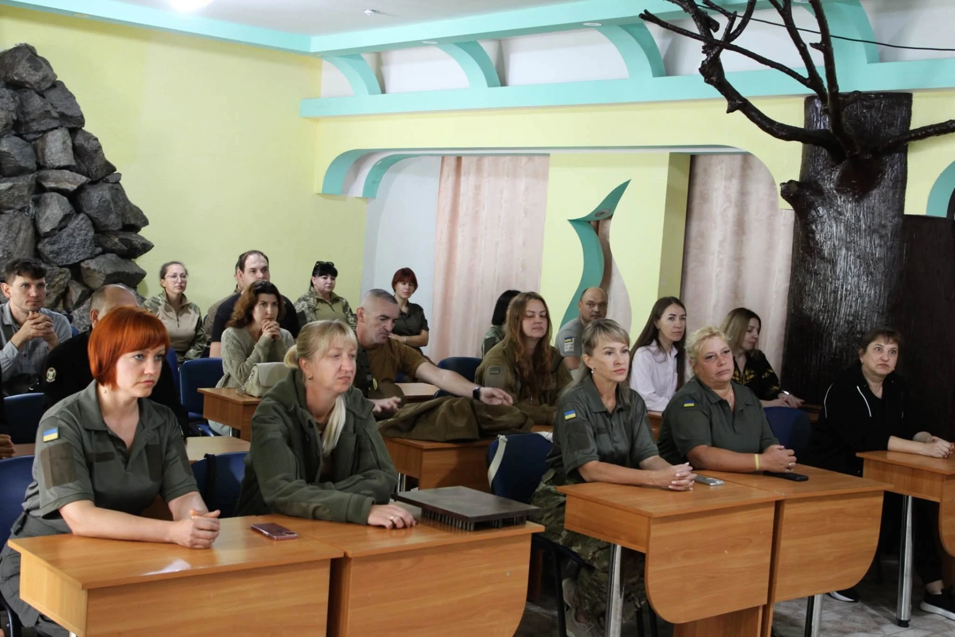 Перший випуск національного спротиву: у Нетішині завершили навчання 30 курсантів