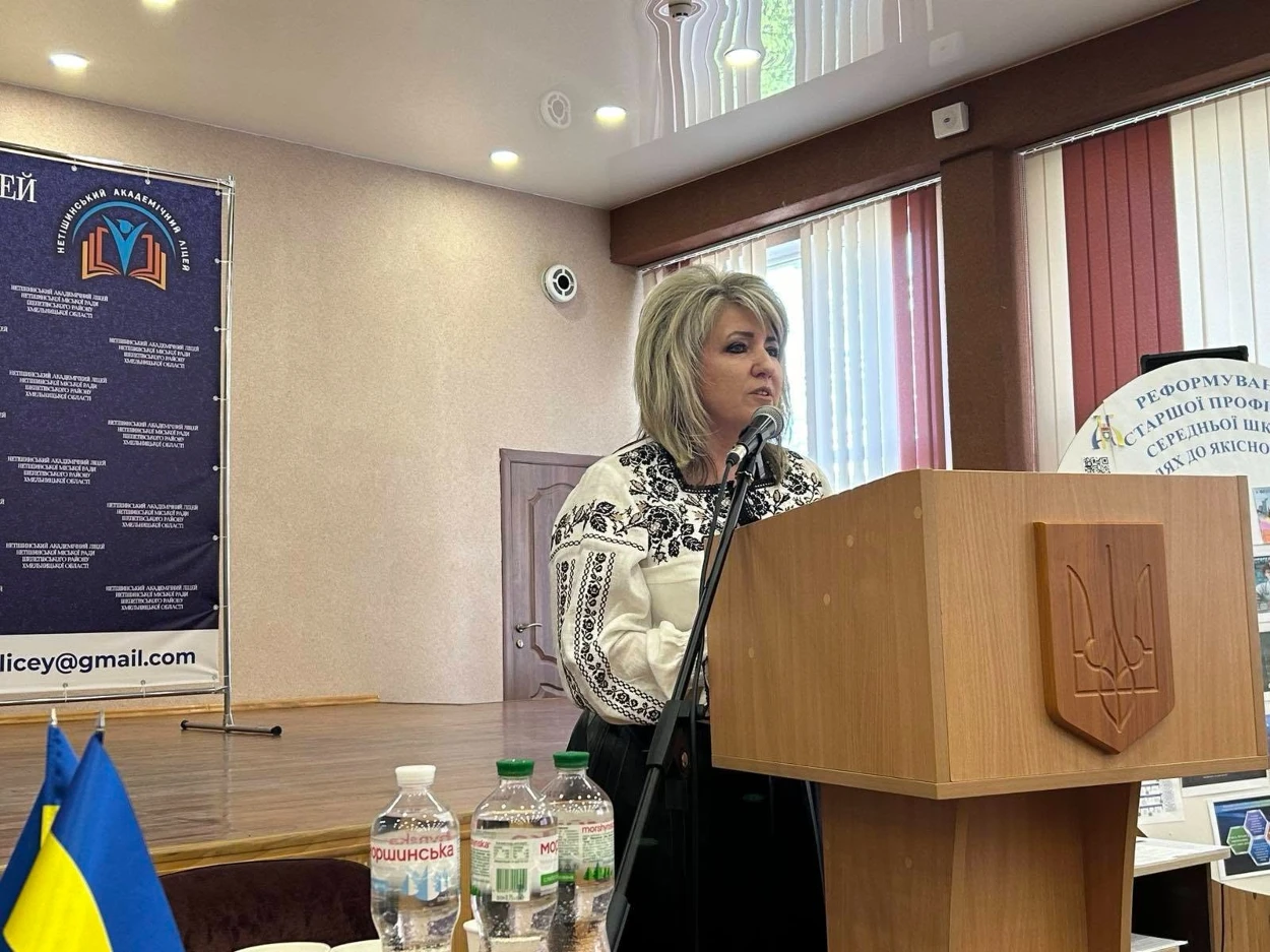 Директорка Нетішинського академічного ліцею стала заслуженим працівником освіти України