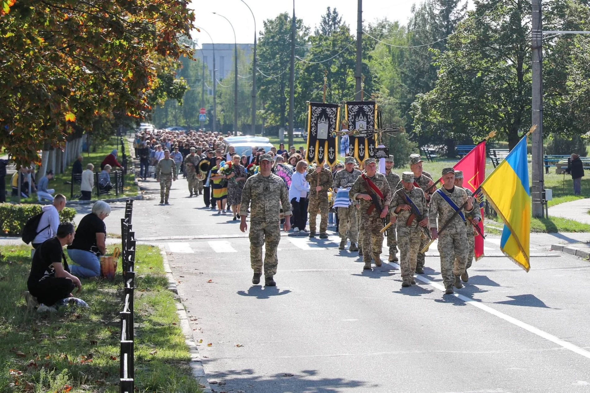 День міста, сповнений скорботи: Нетішин попрощався з захисником Михайлом Луцем
