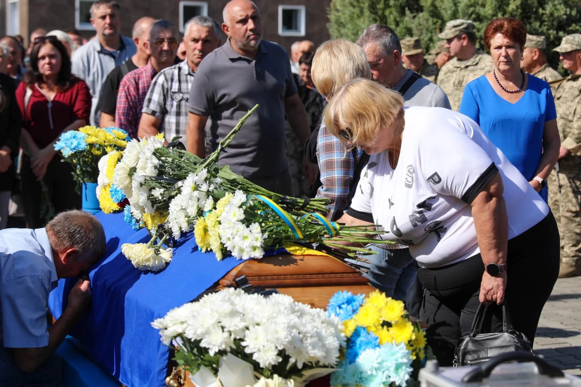 День міста, сповнений скорботи: Нетішин попрощався з захисником Михайлом Луцем