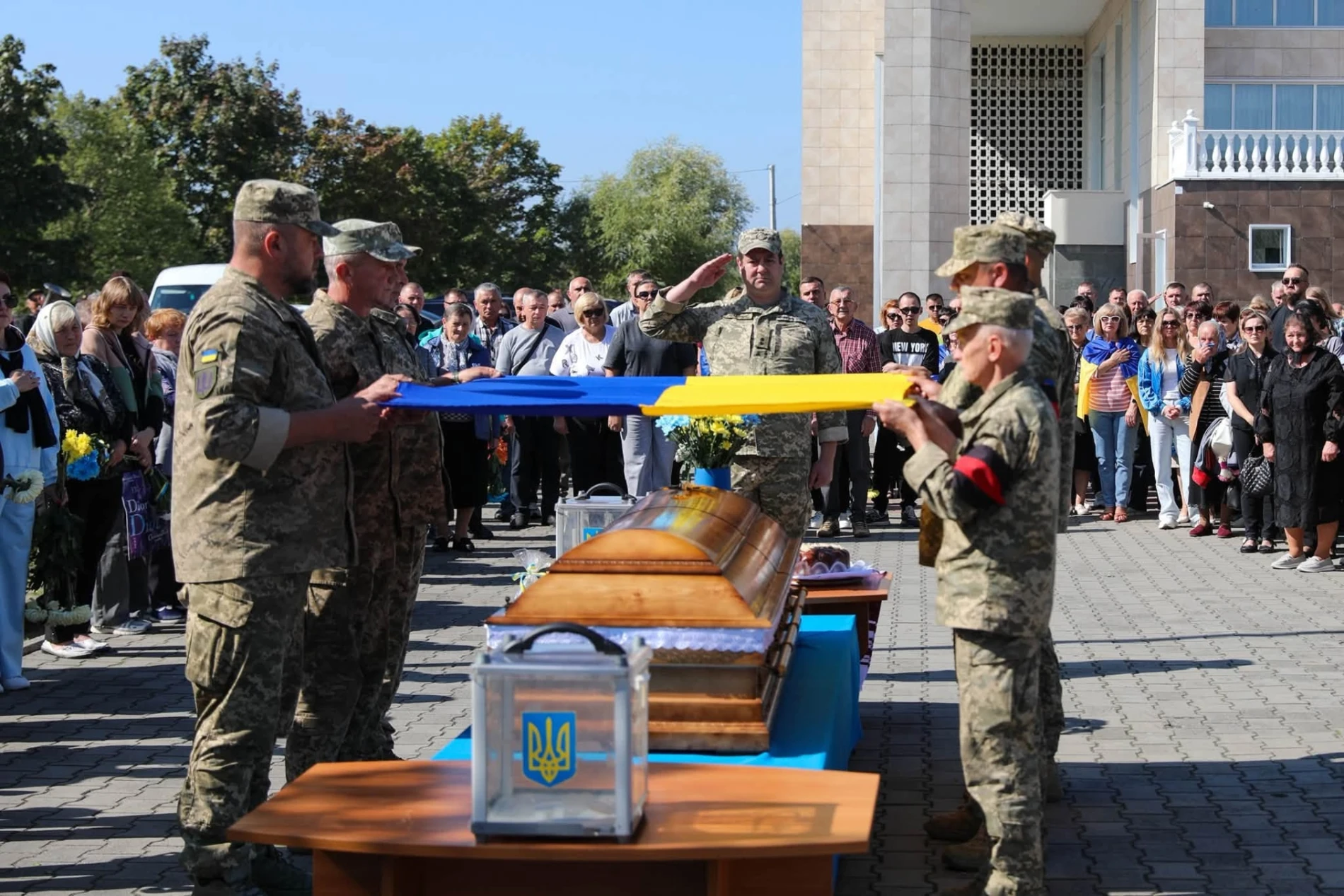 День міста, сповнений скорботи: Нетішин попрощався з захисником Михайлом Луцем