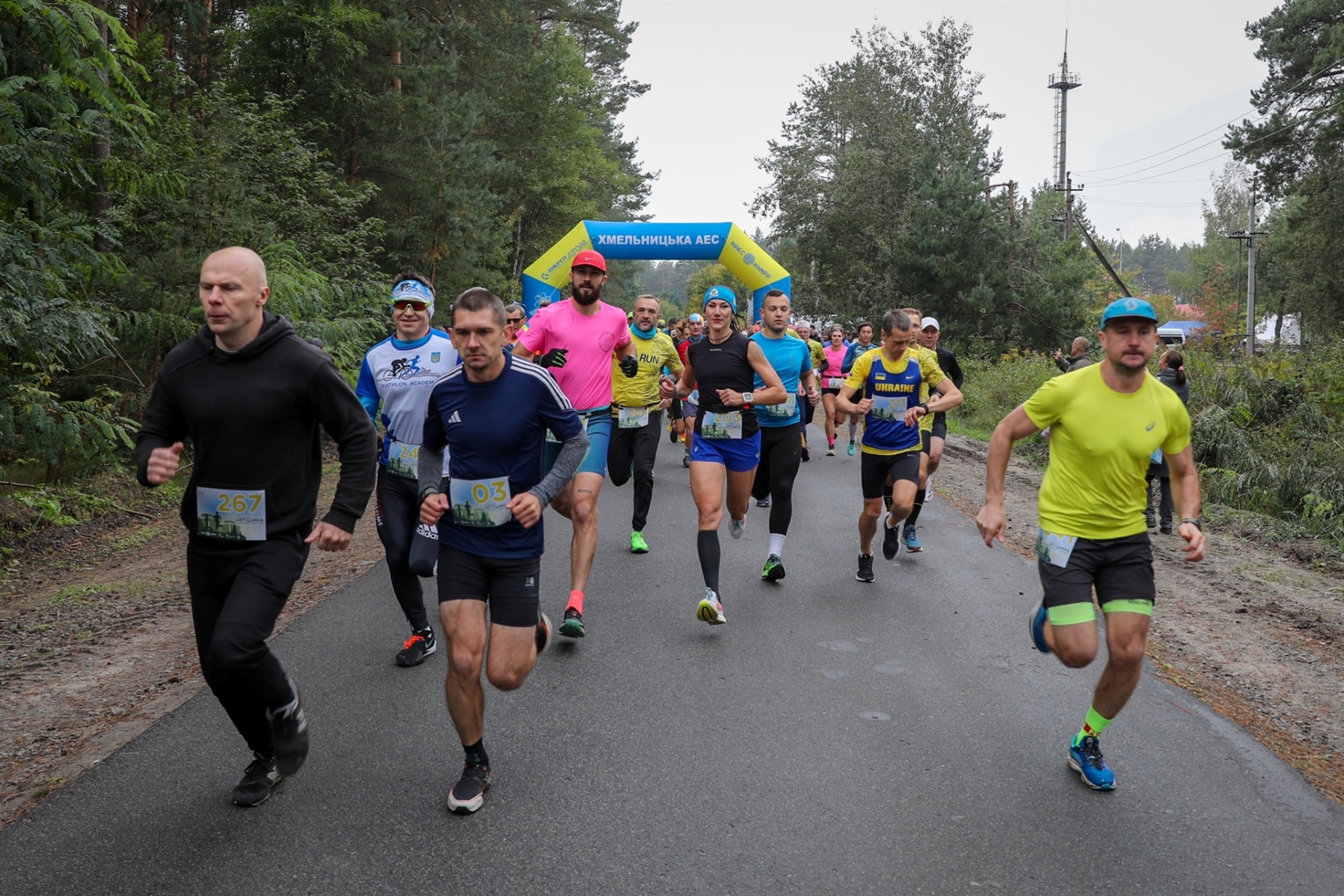 «Стежками Нетішина 2025»: 150 спортсменів долучилося до благодійного трейлового забігу