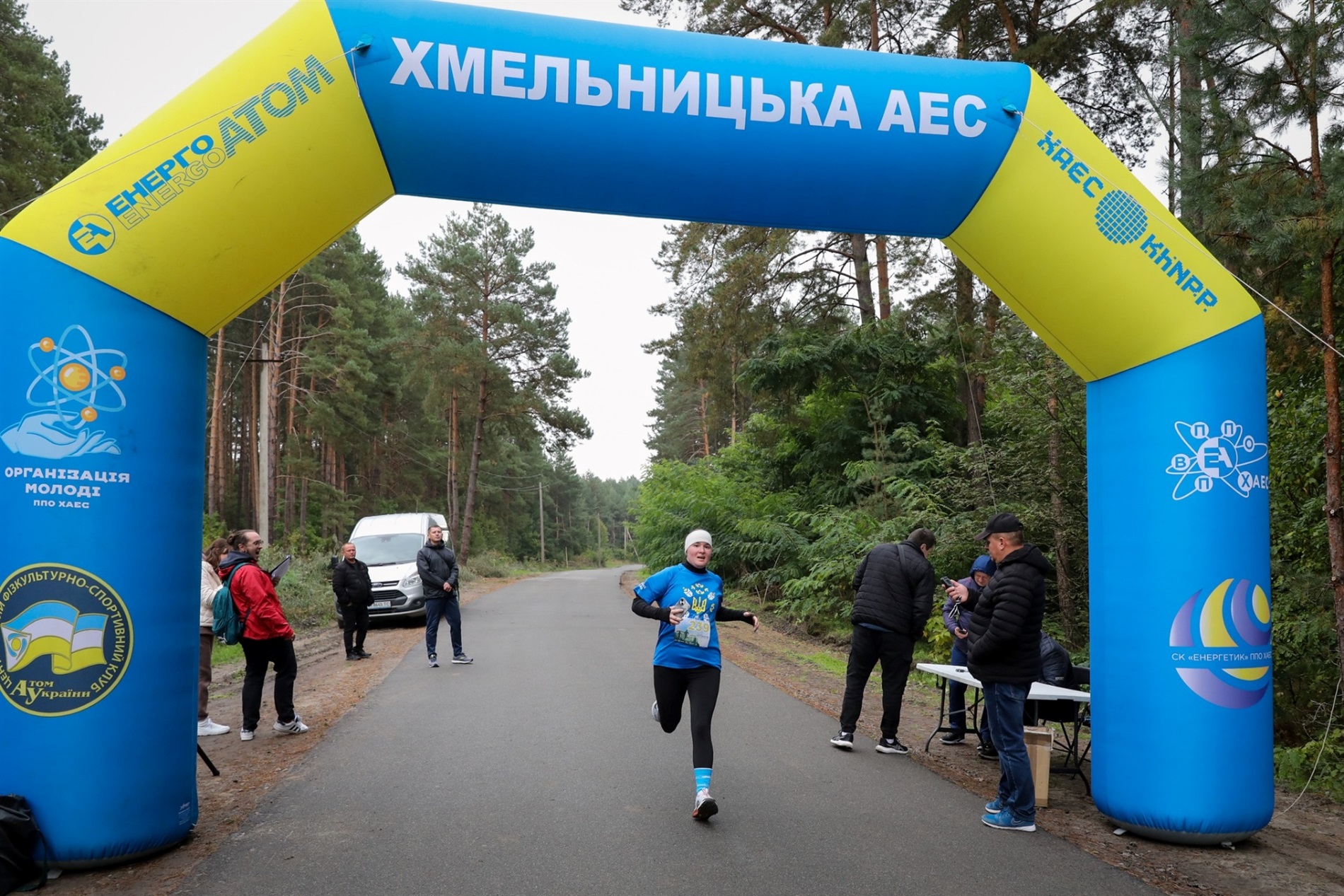 «Стежками Нетішина 2025»: 150 спортсменів долучилося до благодійного трейлового забігу