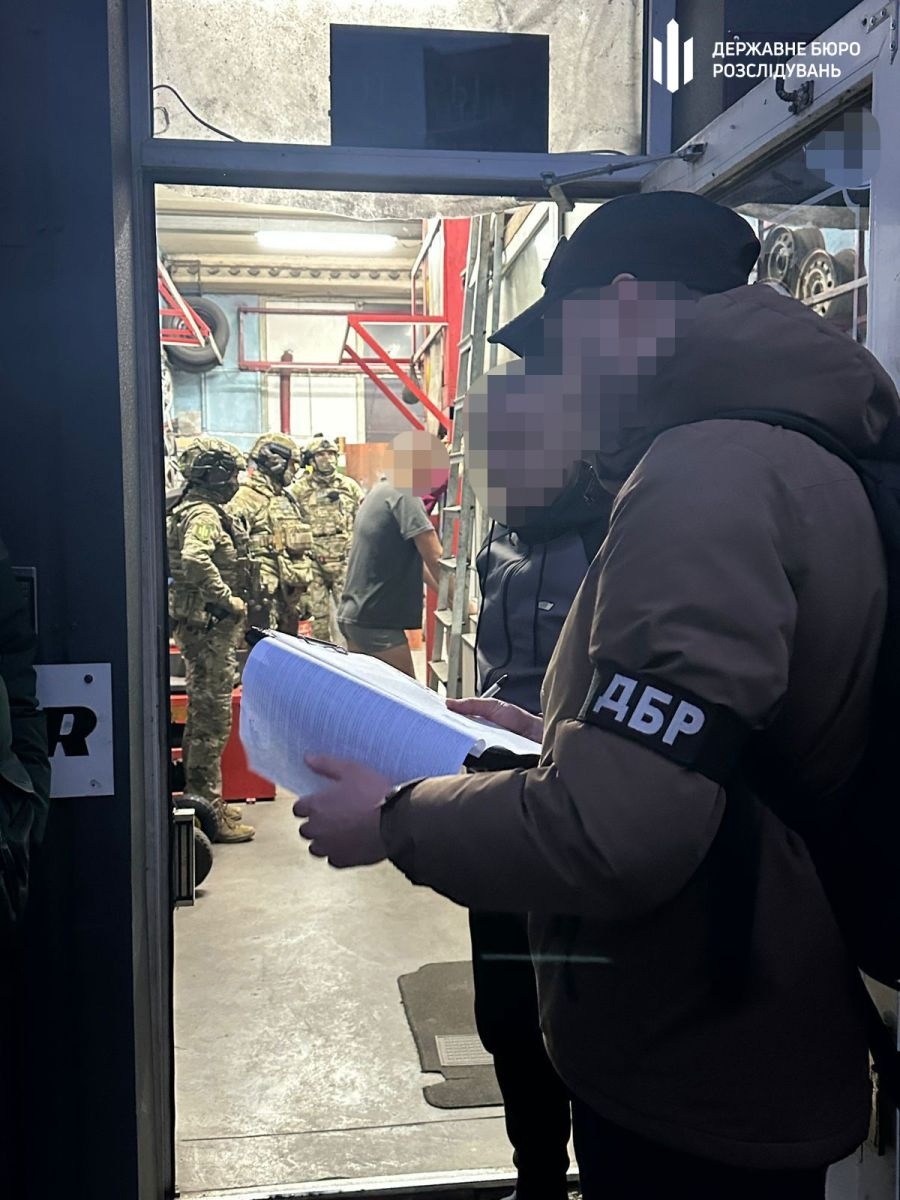 На Хмельниччині військові замість служби працювали на приватній СТО