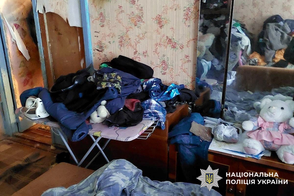 У Славуті через жебрацтво та антисанітарію у матері вилучили п’ятьох дітей