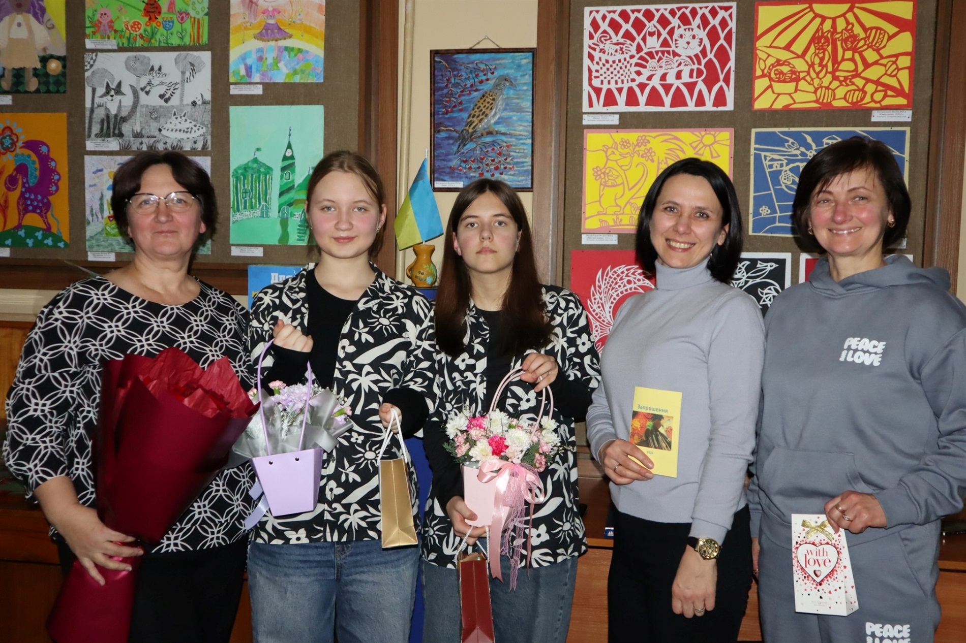 Нетішинський міський краєзнавчий музей запрошує на персональну виставку сестер Погуральських