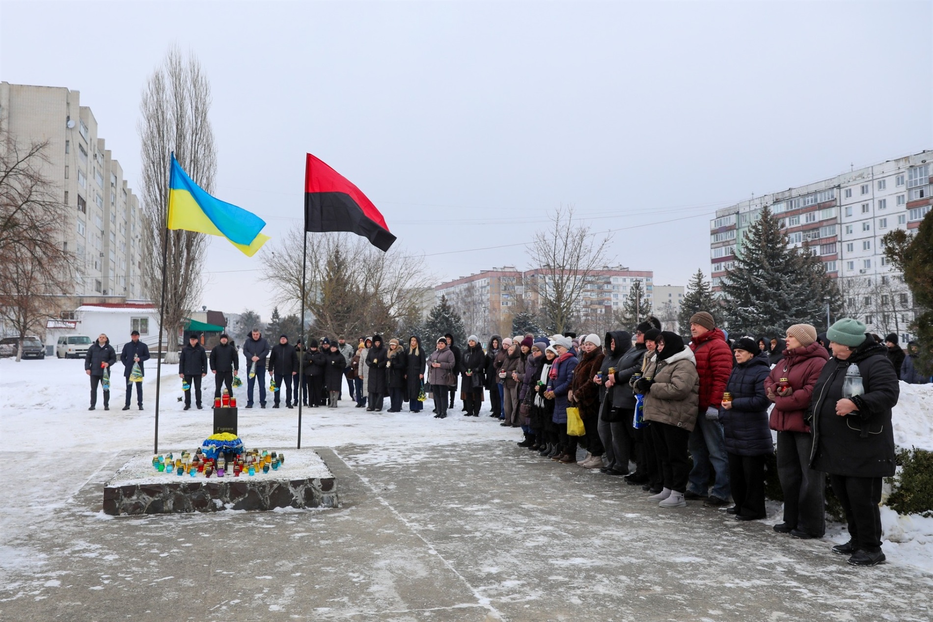 12 років незламності: у Нетішині вшанували памʼять полеглих у роковини початку війни за Незалежність