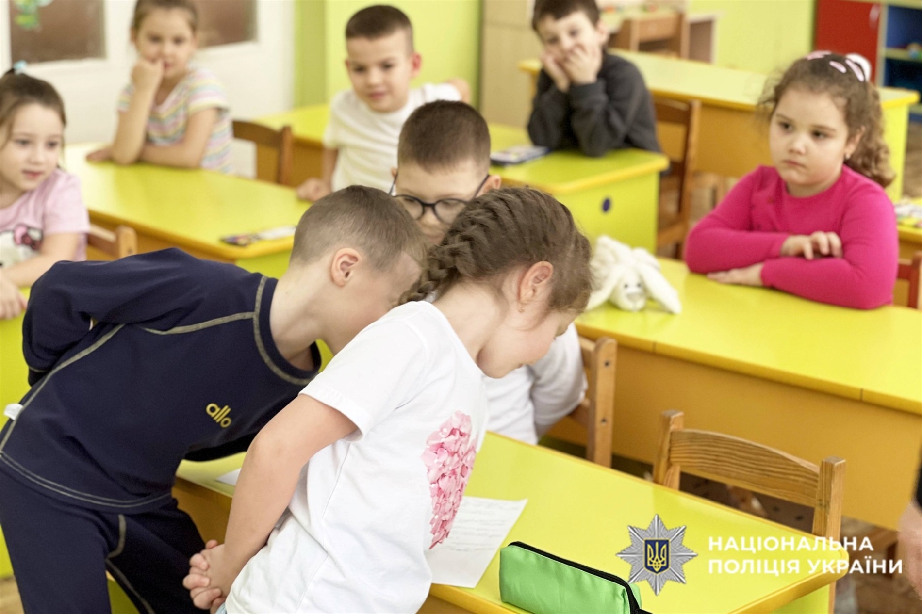 У Нетішині поліцейські провели для першачків інтерактивне заняття про безбар’єрність