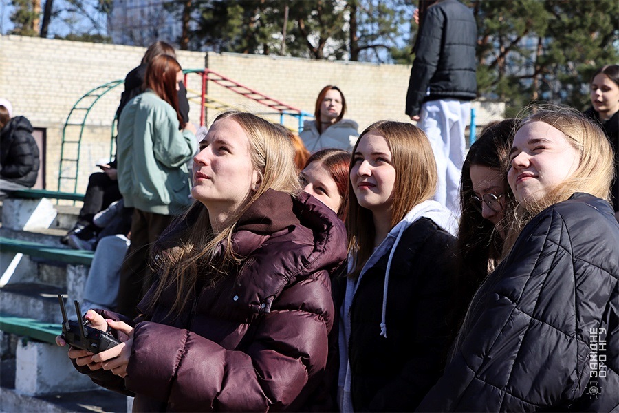 Незвичний урок: нетішинські нацгвардійці познайомили ліцеїстів з сучасними військовими технологіями