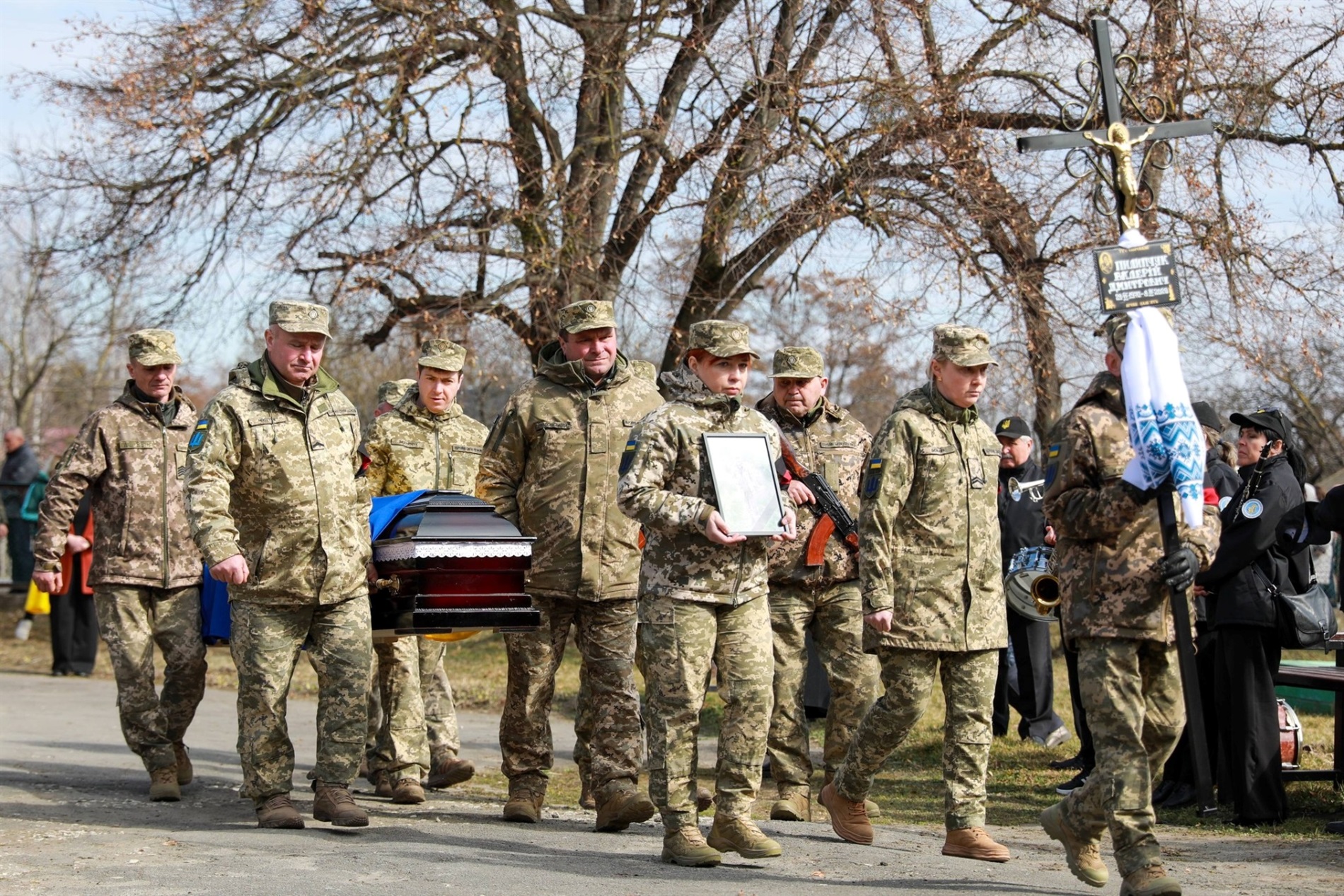 У Нетішинській громаді провели в останню дорогу воїна Валерія Пилипчука