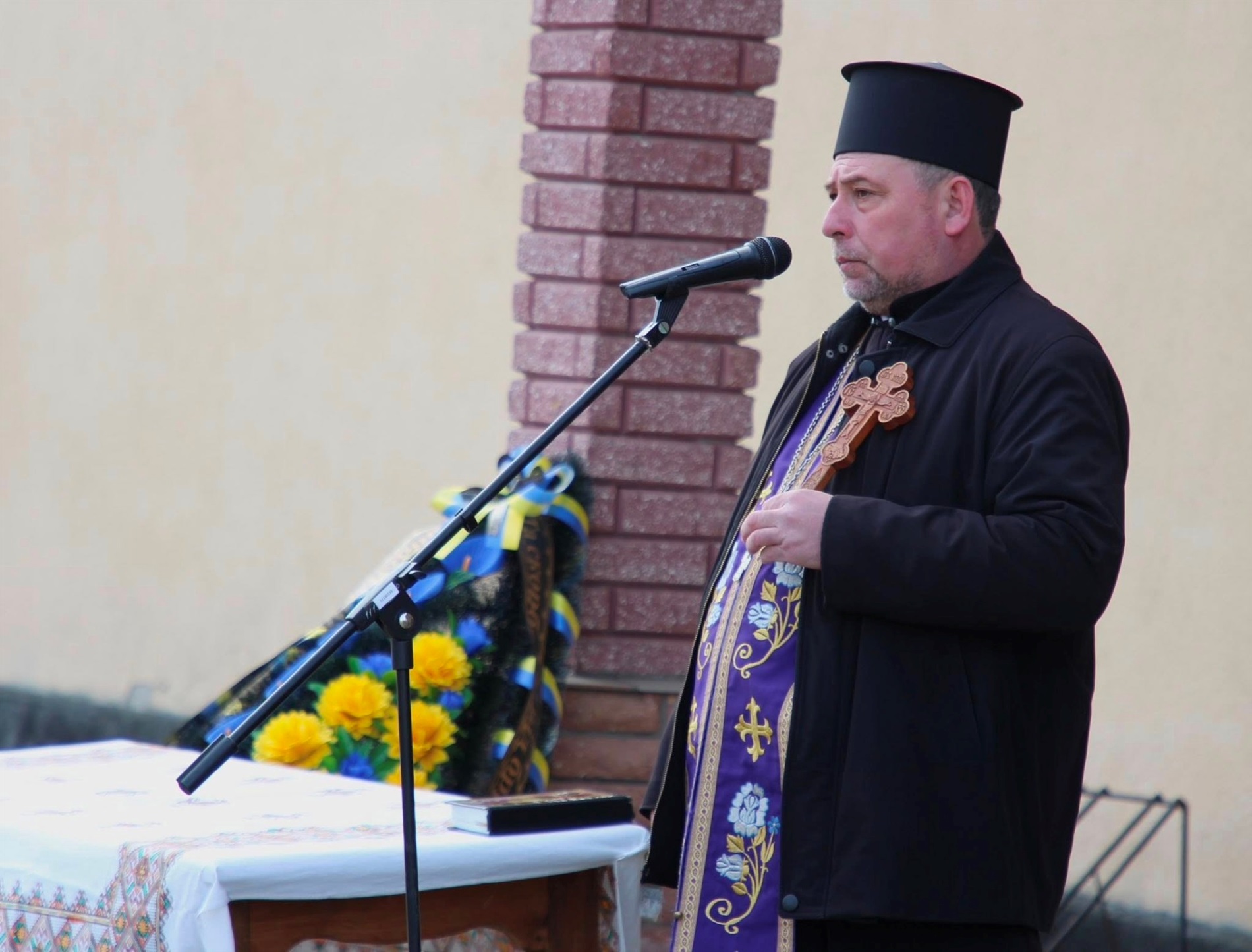 У Нетішинській громаді провели в останню дорогу воїна Валерія Пилипчука