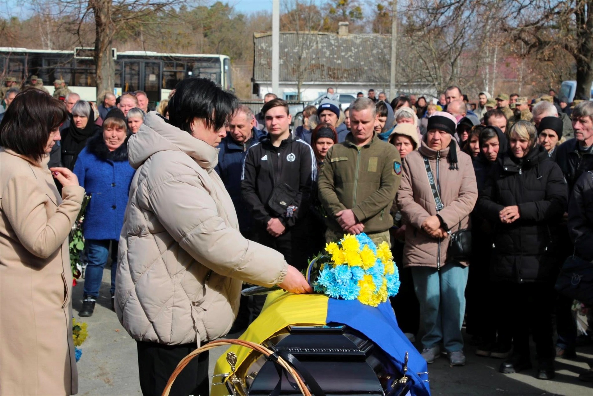 У Нетішинській громаді провели в останню дорогу воїна Валерія Пилипчука