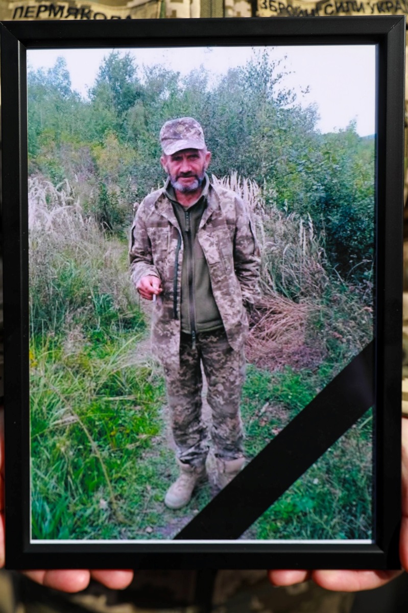 У Нетішинській громаді провели в останню дорогу воїна Валерія Пилипчука