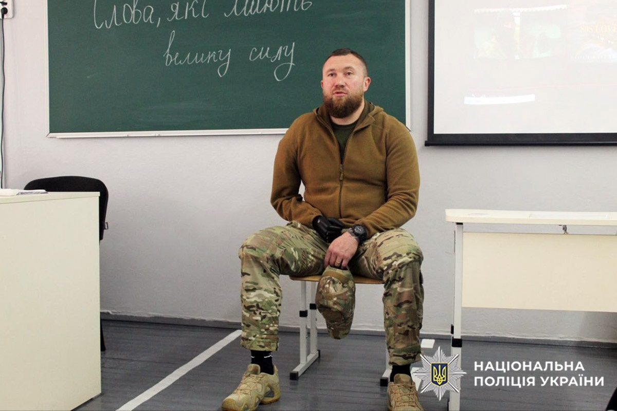 Справжня безбар’єрність бере початок від серця: у Нетішині школярі спілкувалися з ветераном війни