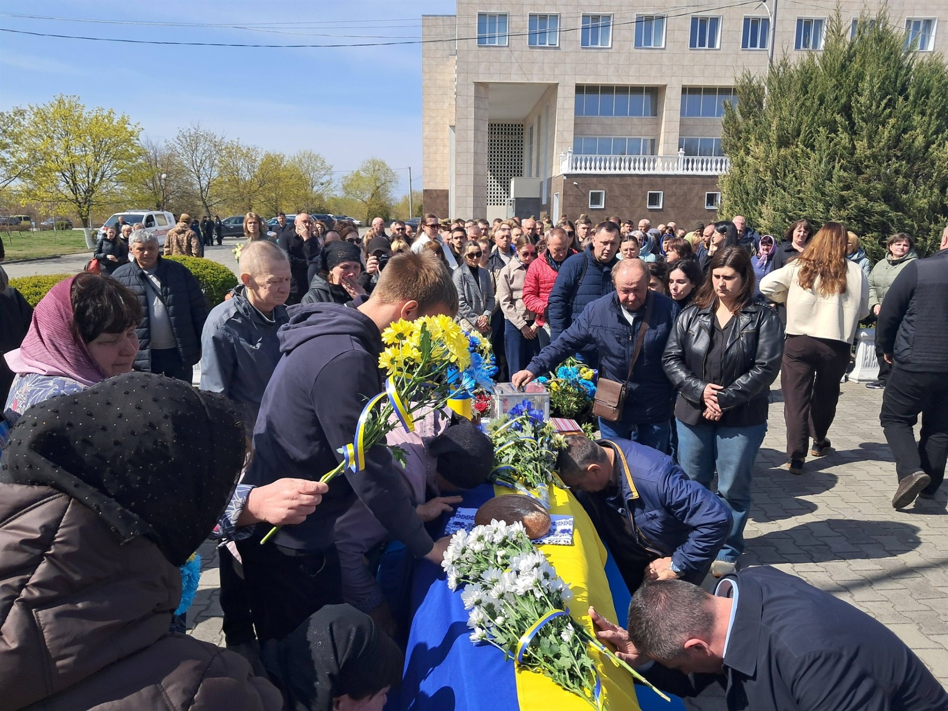 Втрачаємо найкращих... На щиті повернувася додому 25-річний Герой Вадим Тітов