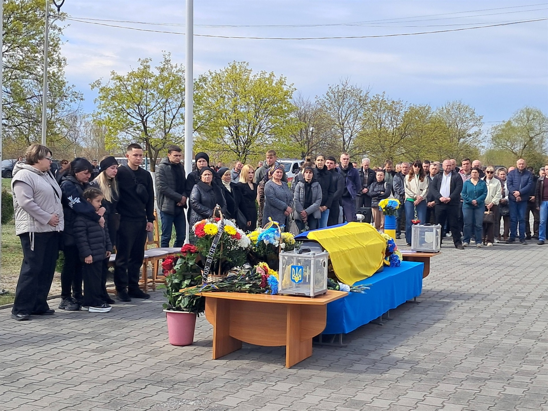 Чотири місяці рідні жили між надією і болем: Нетішин провів у засвіти Героя Володимира Баришнікова