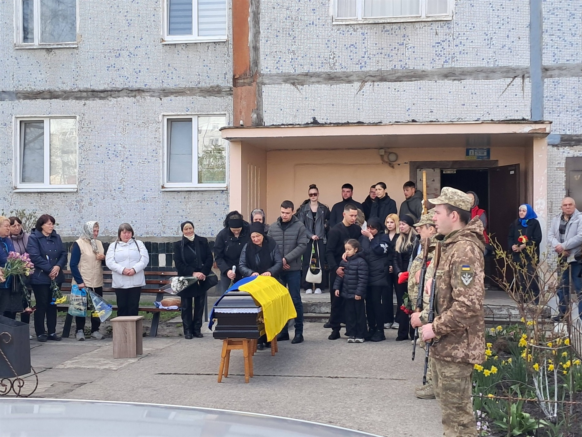 Чотири місяці рідні жили між надією і болем: Нетішин провів у засвіти Героя Володимира Баришнікова