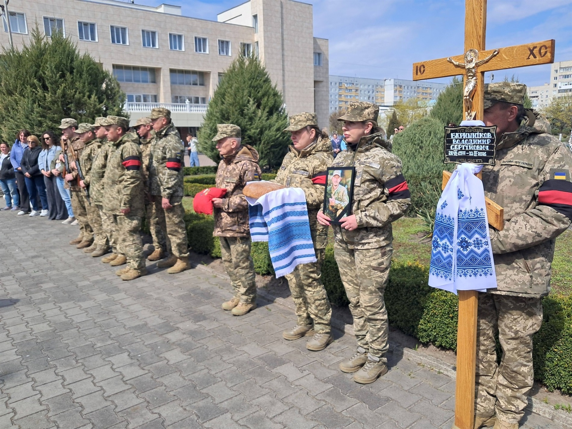 Чотири місяці рідні жили між надією і болем: Нетішин провів у засвіти Героя Володимира Баришнікова