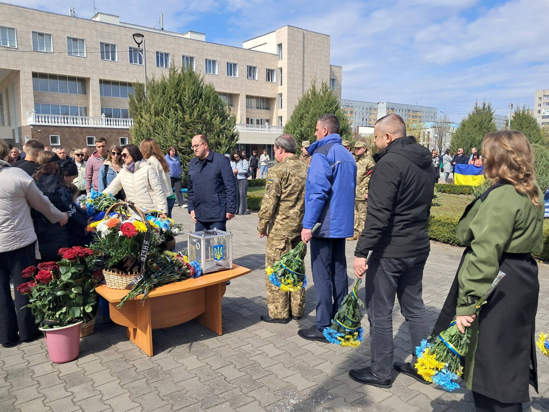 Чотири місяці рідні жили між надією і болем: Нетішин провів у засвіти Героя Володимира Баришнікова