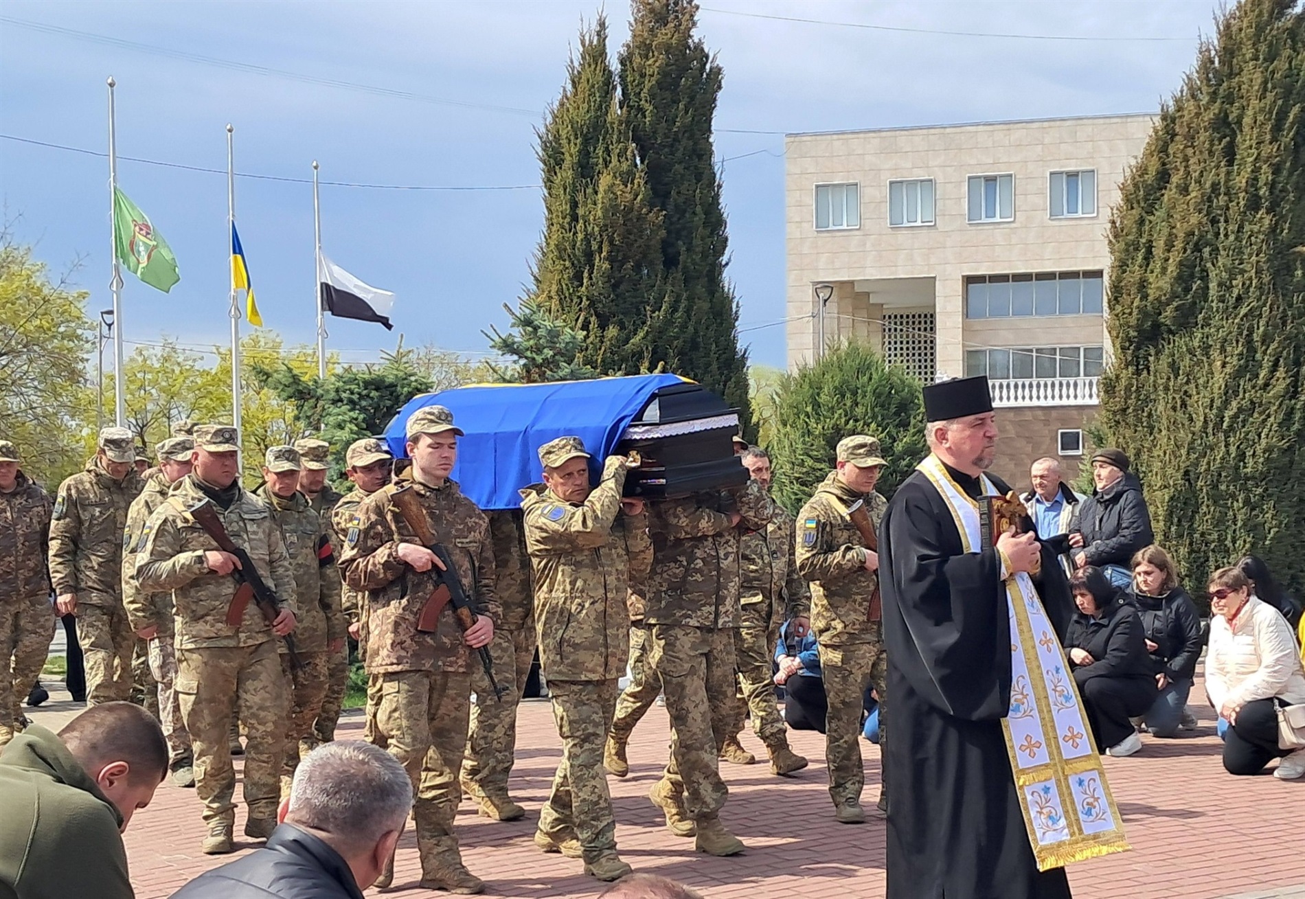 Чотири місяці рідні жили між надією і болем: Нетішин провів у засвіти Героя Володимира Баришнікова