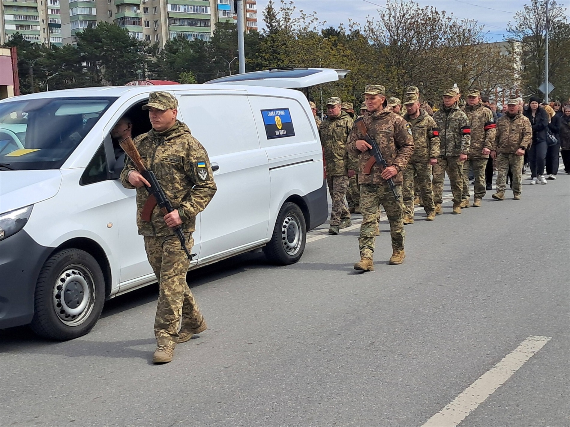 Чотири місяці рідні жили між надією і болем: Нетішин провів у засвіти Героя Володимира Баришнікова