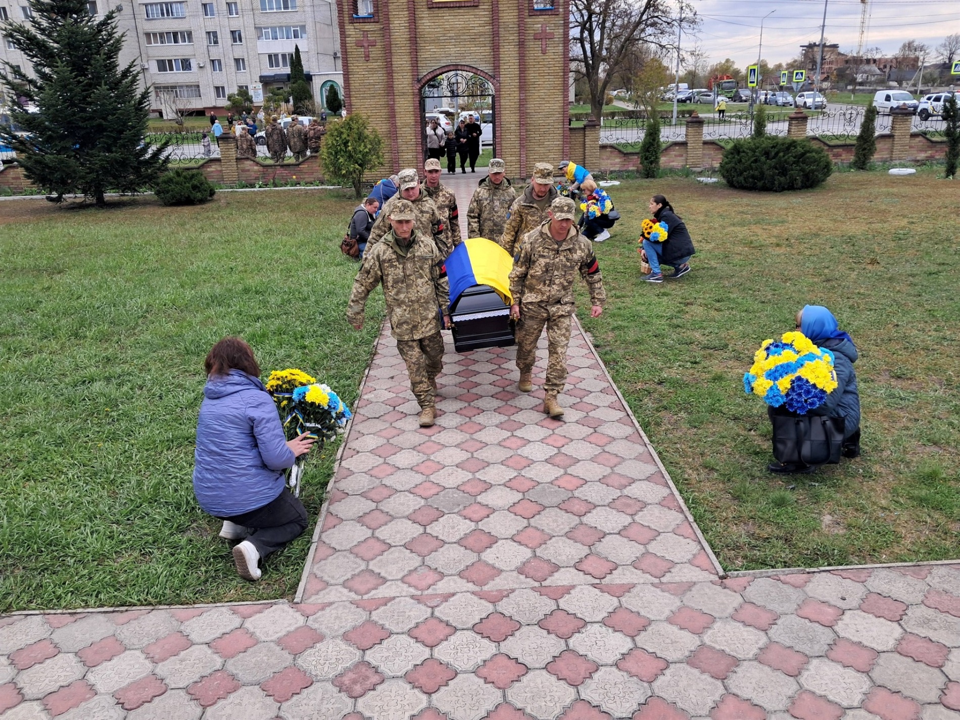 Чотири місяці рідні жили між надією і болем: Нетішин провів у засвіти Героя Володимира Баришнікова
