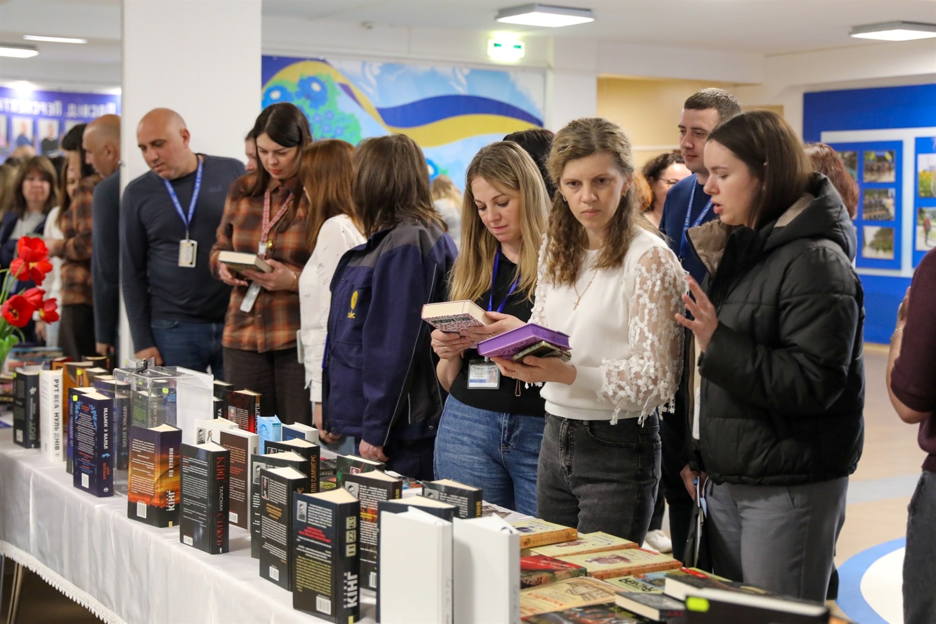 «Читаємо – допомагаємо»: на ХАЕС відбувся благодійний книжковий захід на підтримку ЗСУ