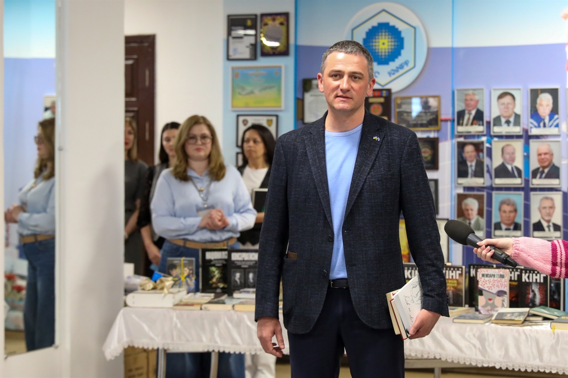 «Читаємо – допомагаємо»: на ХАЕС відбувся благодійний книжковий захід на підтримку ЗСУ
