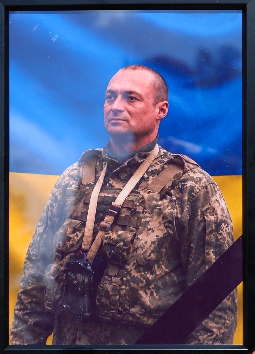Остання дорога Героя: Нетішин провів у вічність Романа Шатковського