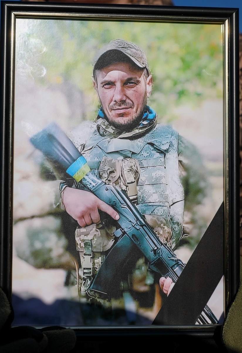 У Нетішині державну нагороду передали матері загиблого воїна