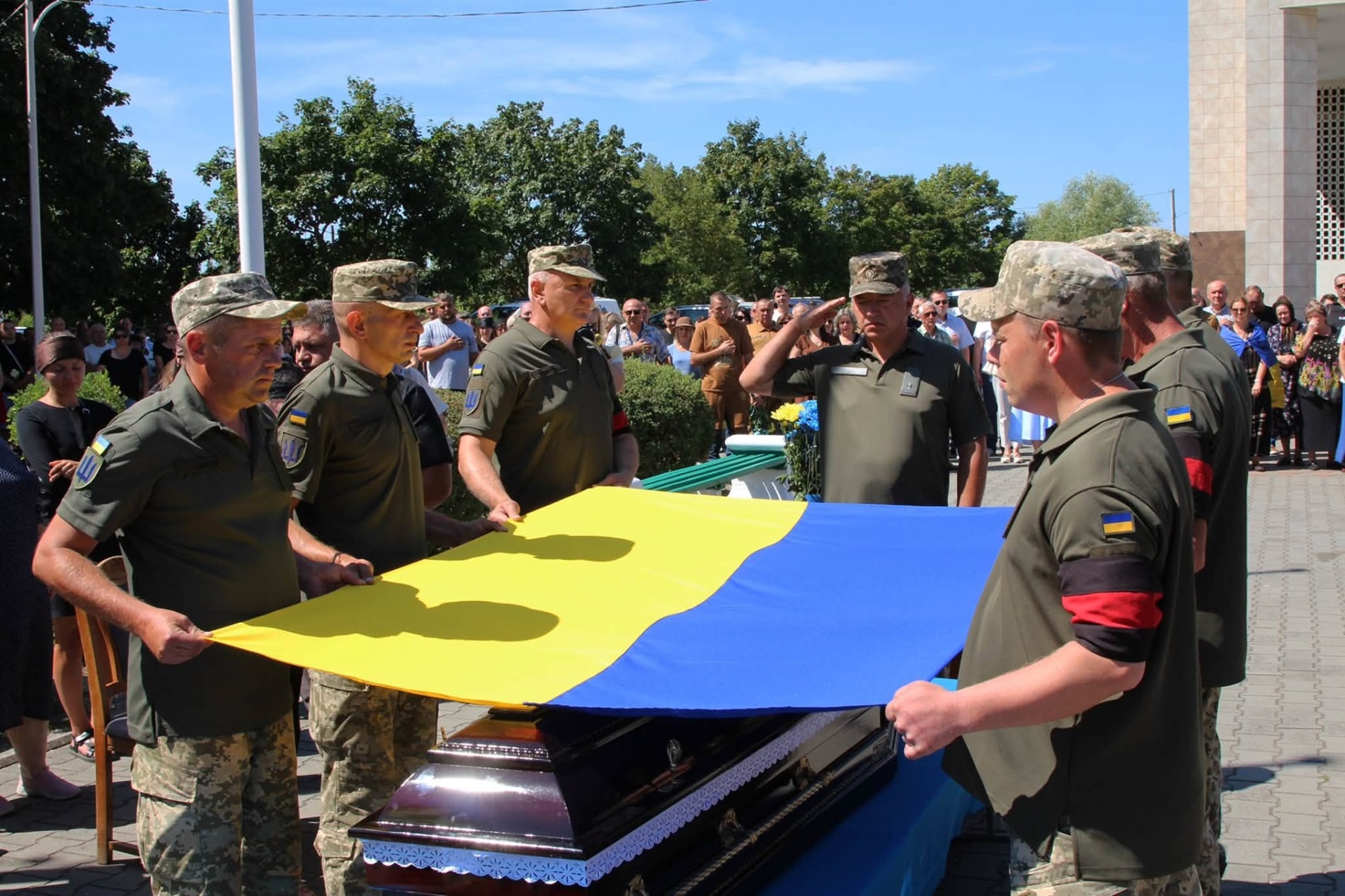 Відданий військовій службі до останнього: громада попрощалася з Вячеславом Лещенком